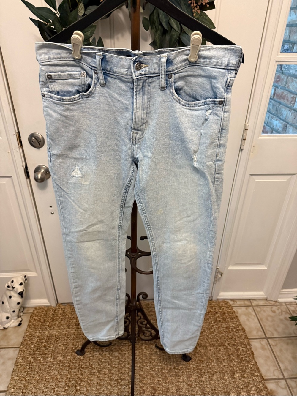 Old Navy Relaxed Slim Taper Light Blue Wash Jeans 32X32